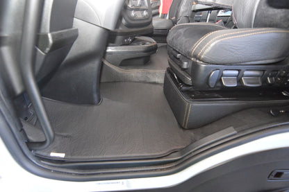 Obicia podstaw foteli/cokoły PRESTIGE-LINE IVECO S-WAY od 2019 CZARNY SABA