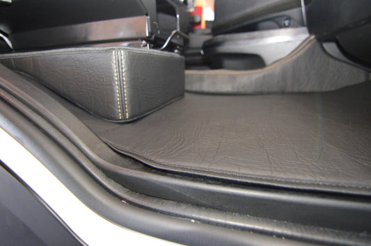 Obicia podstaw foteli/cokoły PRESTIGE-LINE IVECO S-WAY od 2019 CZARNY SABA