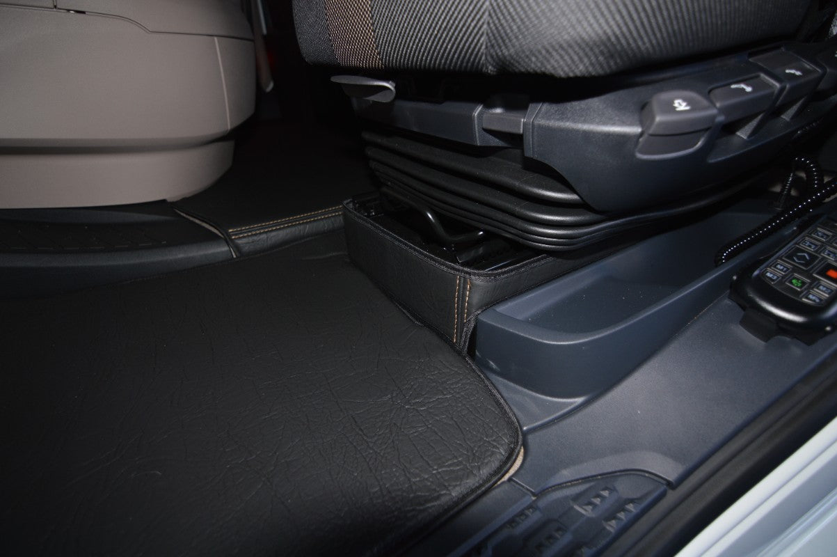 Obicia podstaw foteli/cokoły PRESTIGE-LINE DAF XG od 2022 fotel pasażera nieamortyzowany CZARNY SABA