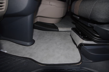 Obicia podstaw foteli/cokoły PRESTIGE-LINE DAF XG od 2022 fotel pasażera nieamortyzowany SZARY SABA