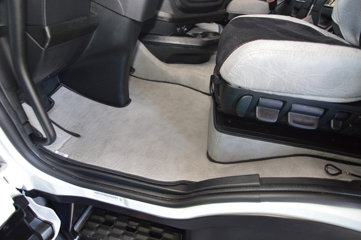 Obicia podstaw foteli/cokoły PRESTIGE-LINE IVECO S-WAY od 2019 SZARY SABA